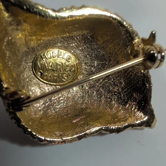 Nina Ricci Gold Vintage Conch Brooch - Picture 6 of 8